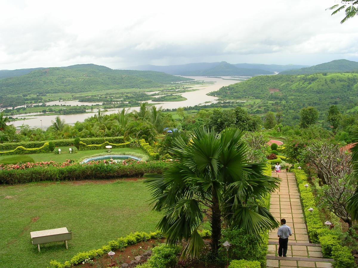 The Riverview Resort Chiplun Exterior photo